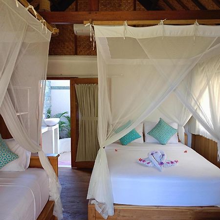 Bintang Tiga Bungalows Гили-Эйр Экстерьер фото