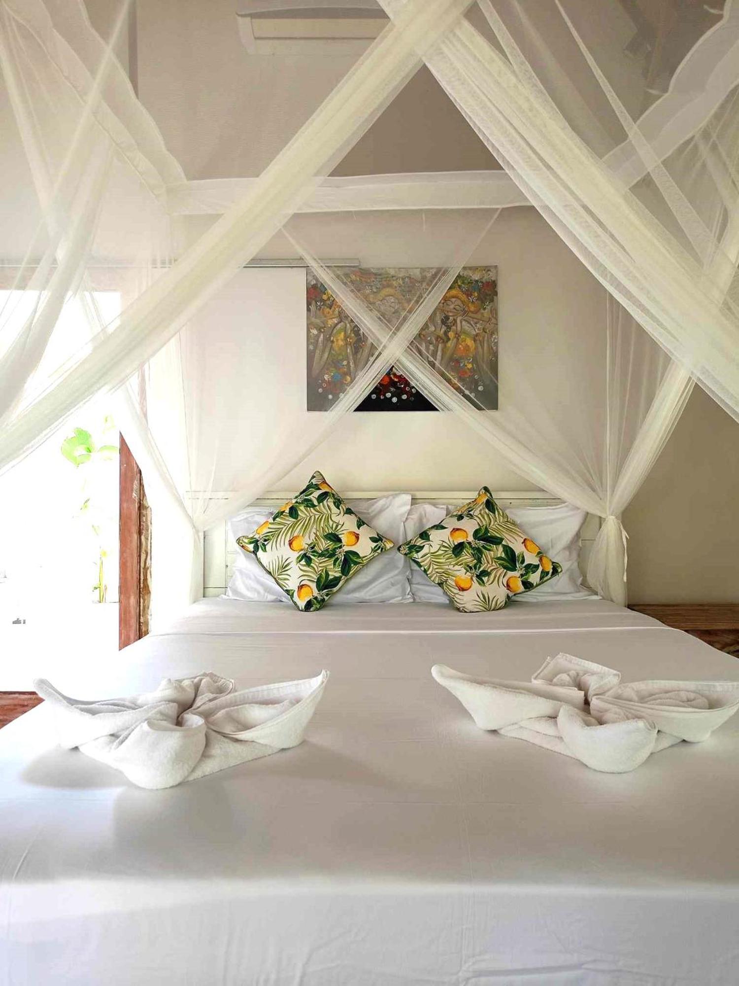 Bintang Tiga Bungalows Гили-Эйр Экстерьер фото