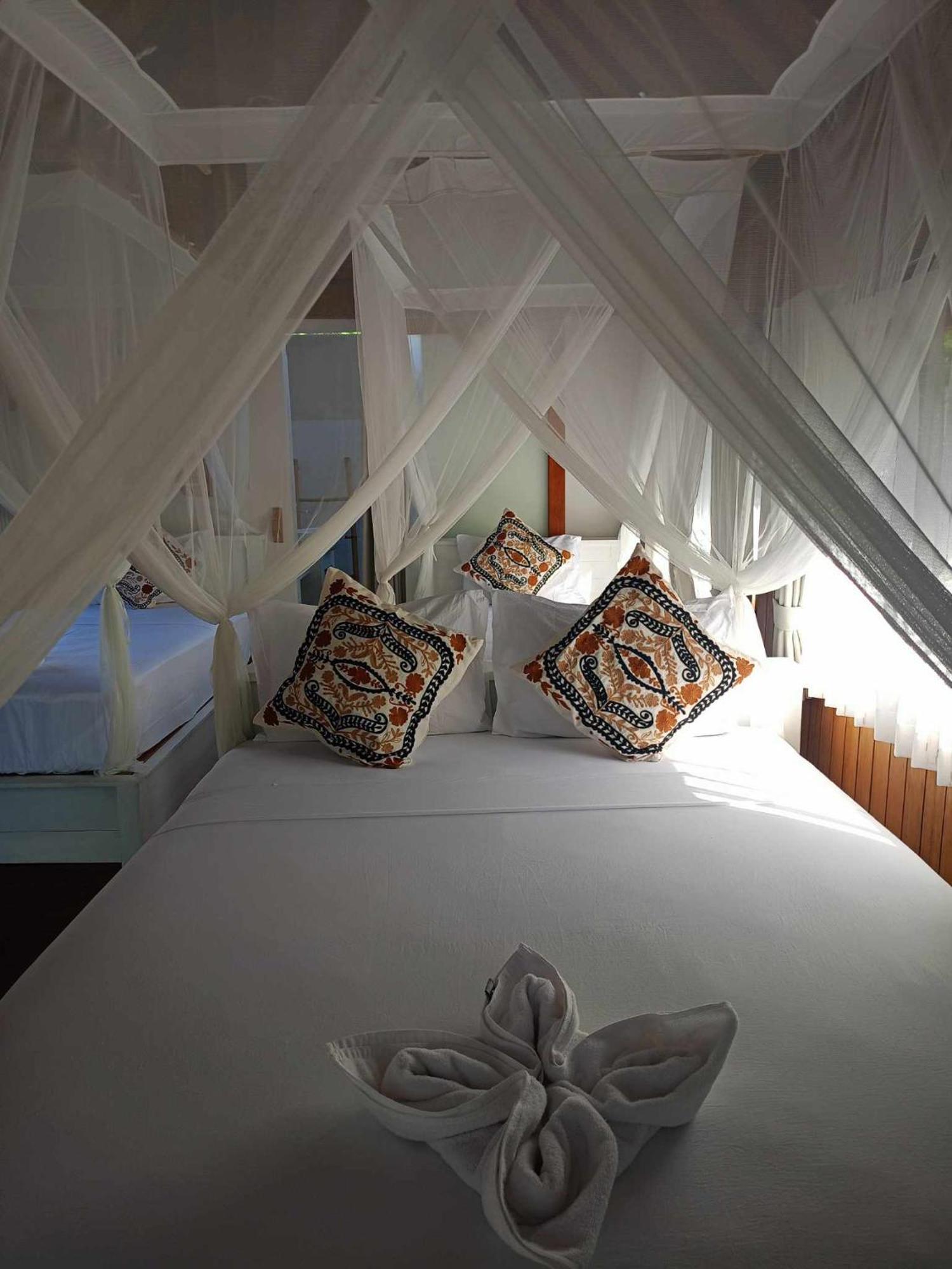 Bintang Tiga Bungalows Гили-Эйр Экстерьер фото