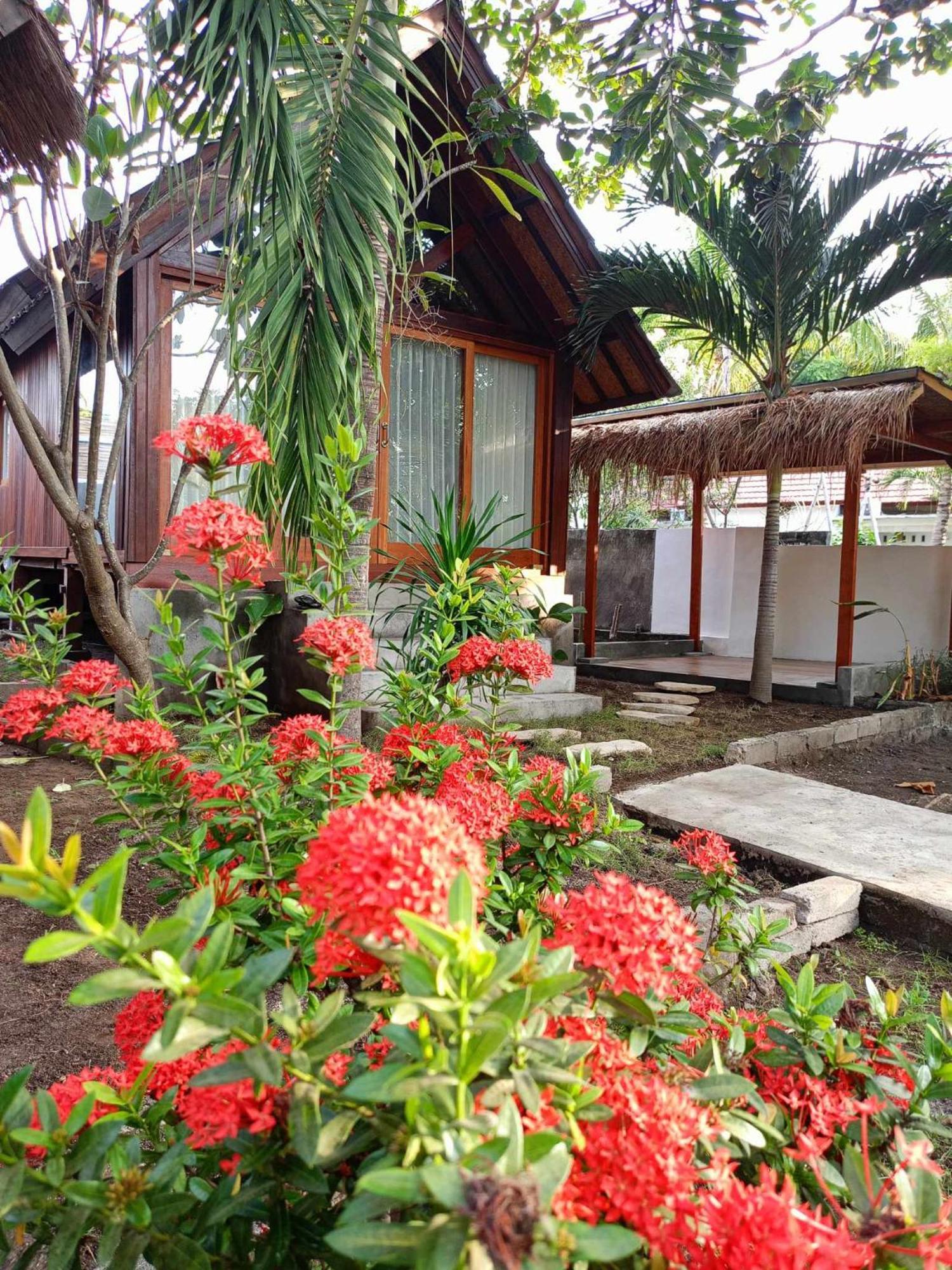 Bintang Tiga Bungalows Гили-Эйр Экстерьер фото