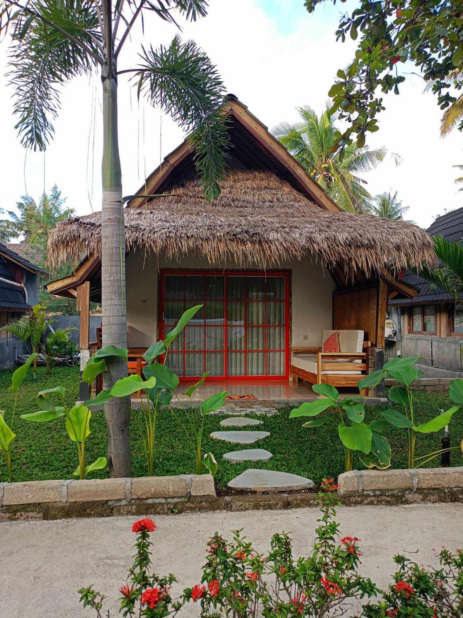 Bintang Tiga Bungalows Гили-Эйр Экстерьер фото
