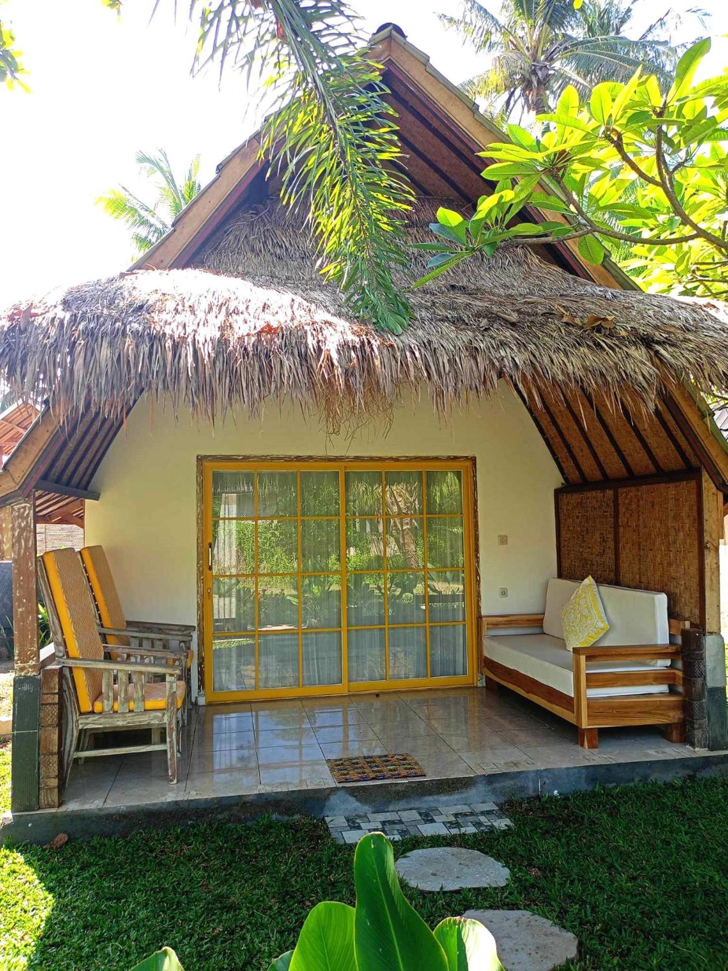 Bintang Tiga Bungalows Гили-Эйр Экстерьер фото