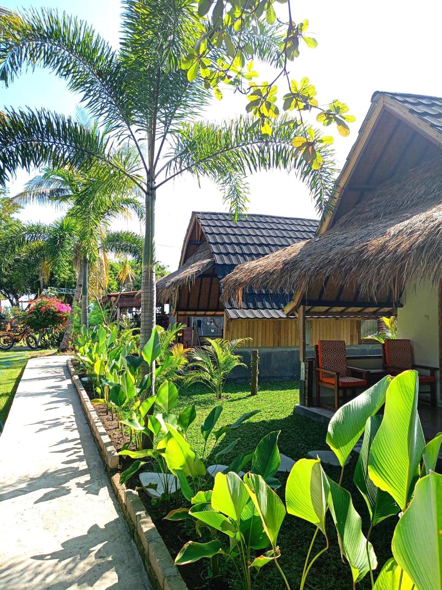 Bintang Tiga Bungalows Гили-Эйр Экстерьер фото