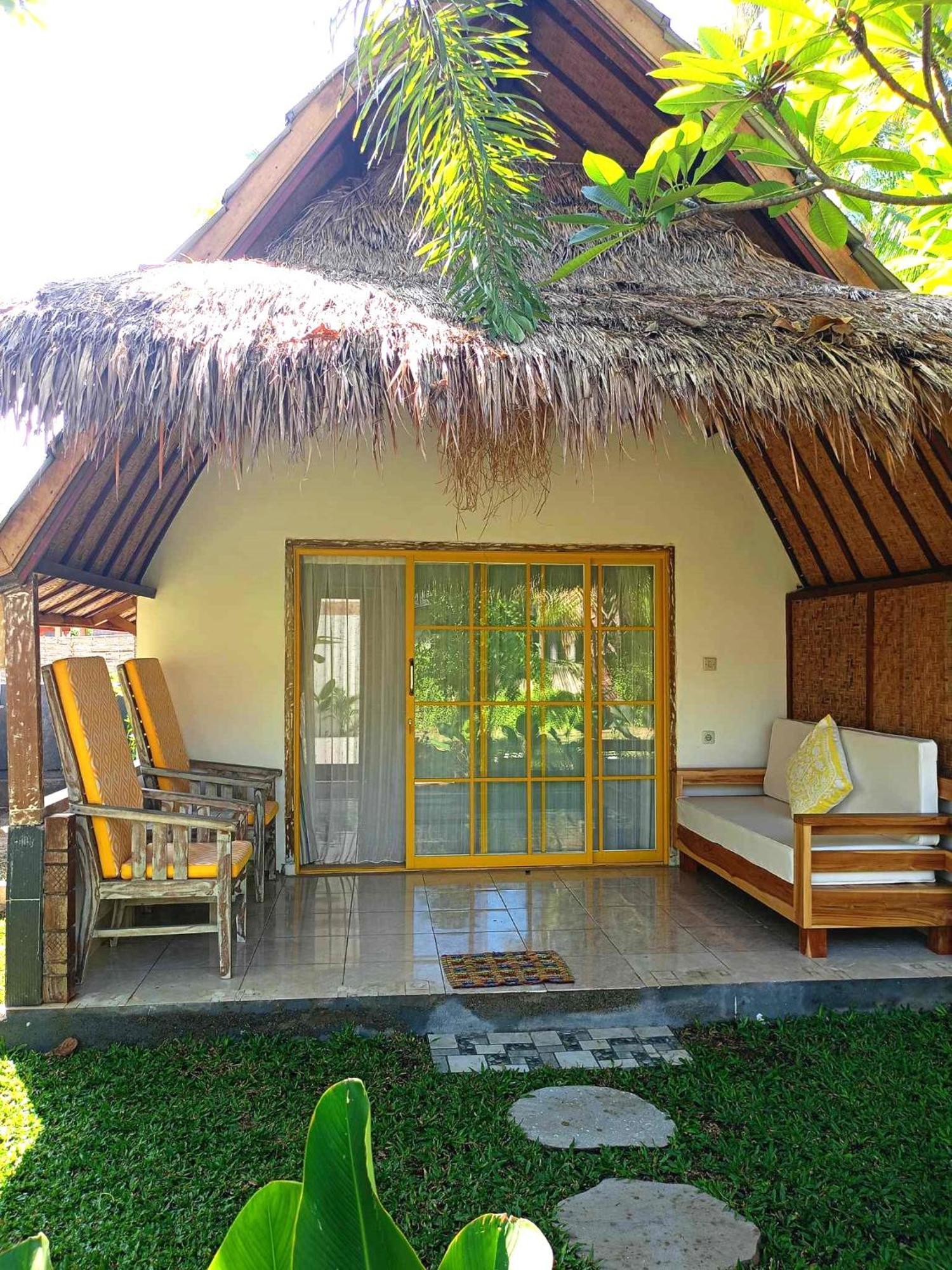 Bintang Tiga Bungalows Гили-Эйр Экстерьер фото