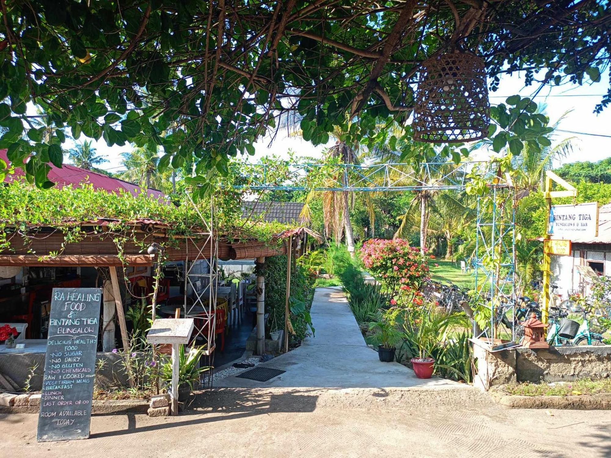 Bintang Tiga Bungalows Гили-Эйр Экстерьер фото