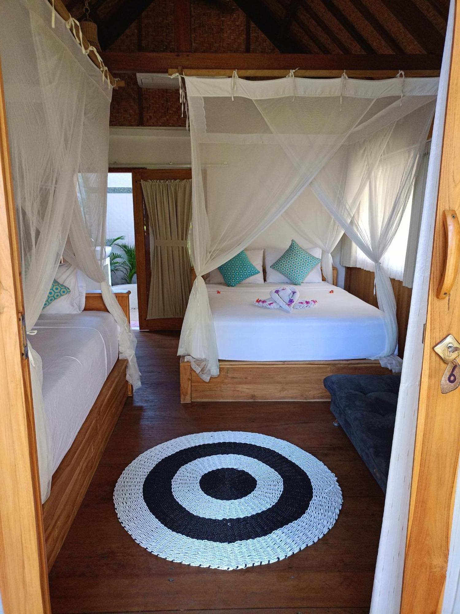Bintang Tiga Bungalows Гили-Эйр Экстерьер фото