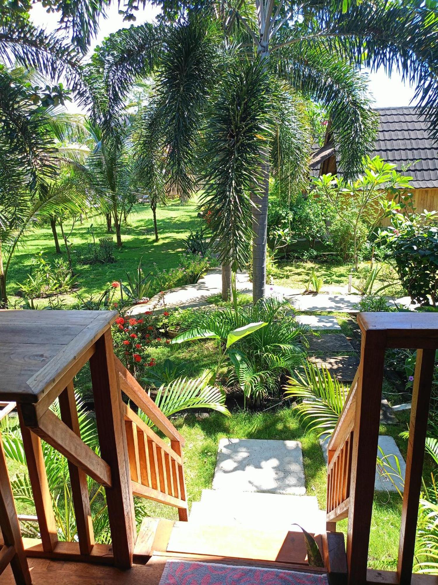Bintang Tiga Bungalows Гили-Эйр Экстерьер фото