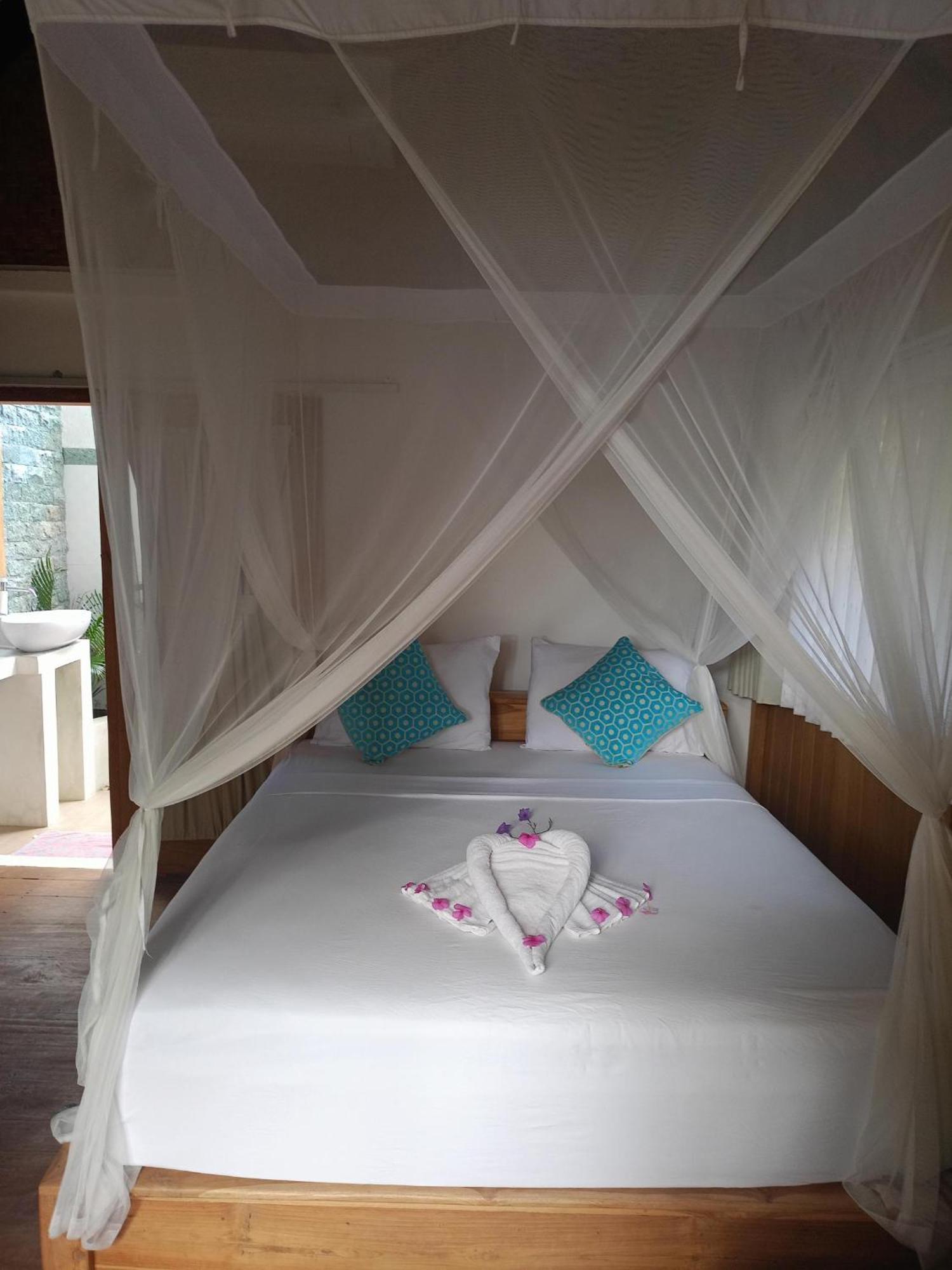 Bintang Tiga Bungalows Гили-Эйр Экстерьер фото