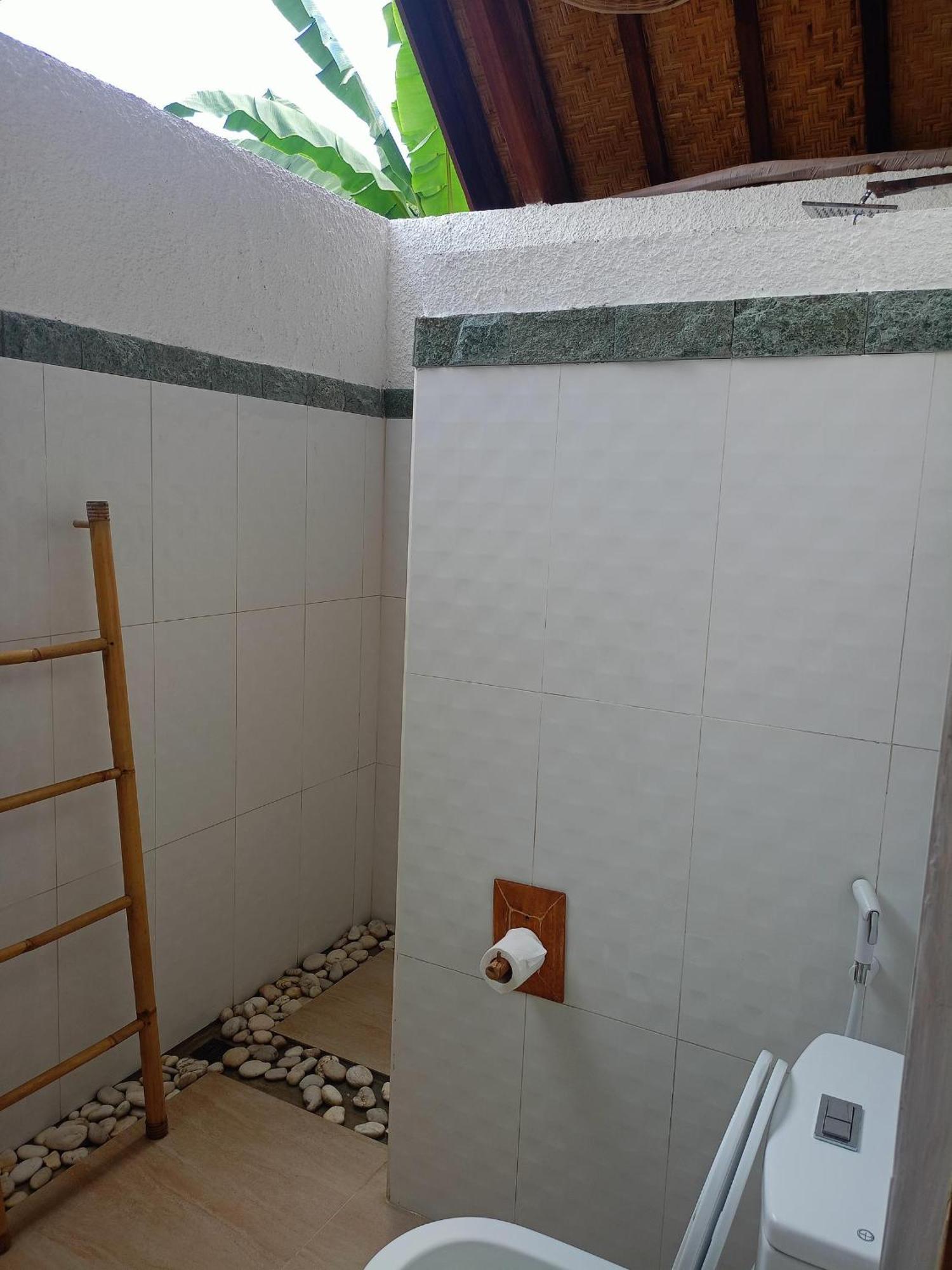 Bintang Tiga Bungalows Гили-Эйр Экстерьер фото
