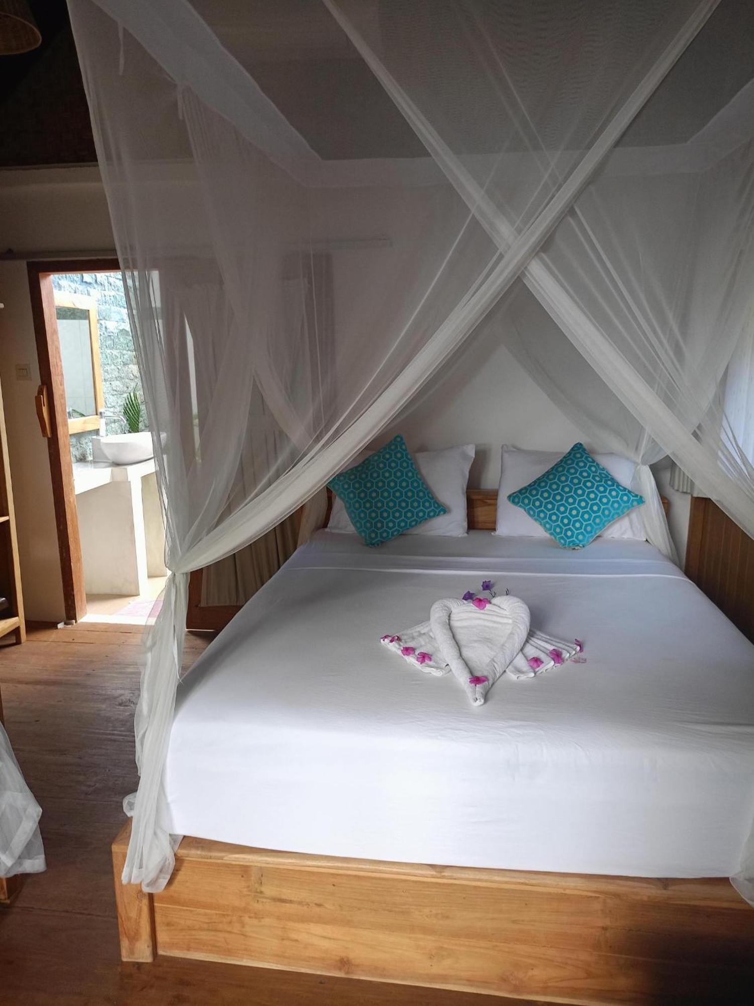 Bintang Tiga Bungalows Гили-Эйр Экстерьер фото